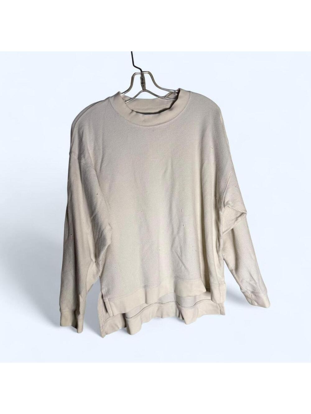 American Eagle cream crewneck sweatshirt